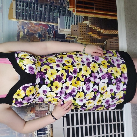 Woman's floral dress. Size 12 - Picture 1 of 4